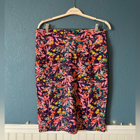 Colorful fun LuLaRoe stretchy XL - Picture 1 of 3